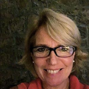 Meet your Posher, Hilary